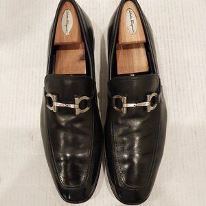 SALVATORE FERRAGAMO men's size 10.5 D black loafers.